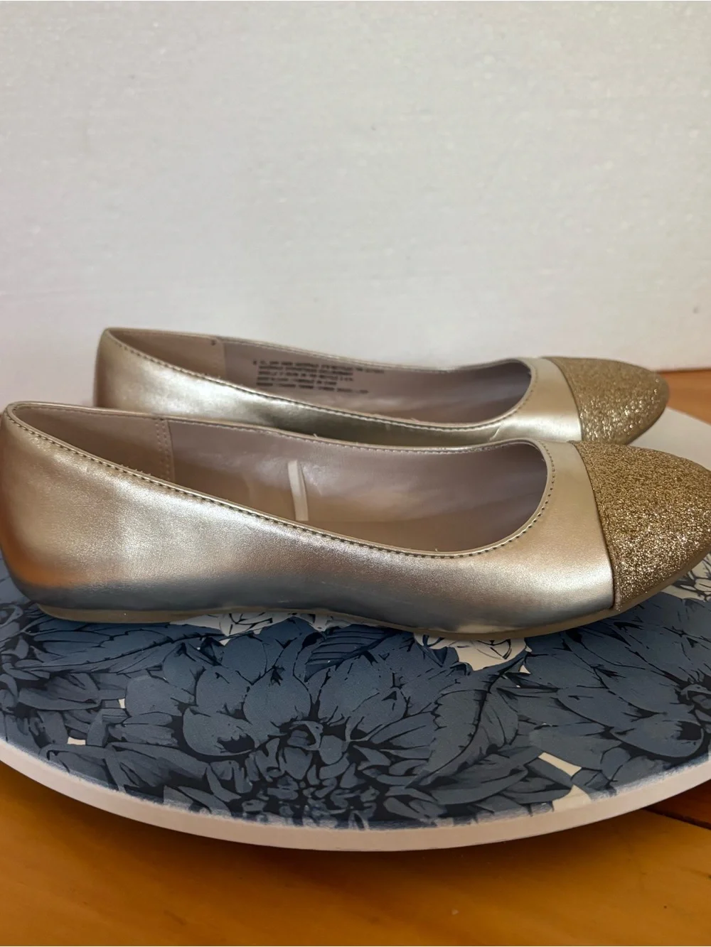 The Children’s Place Gold Glitter Ballet Flats Girls 4
